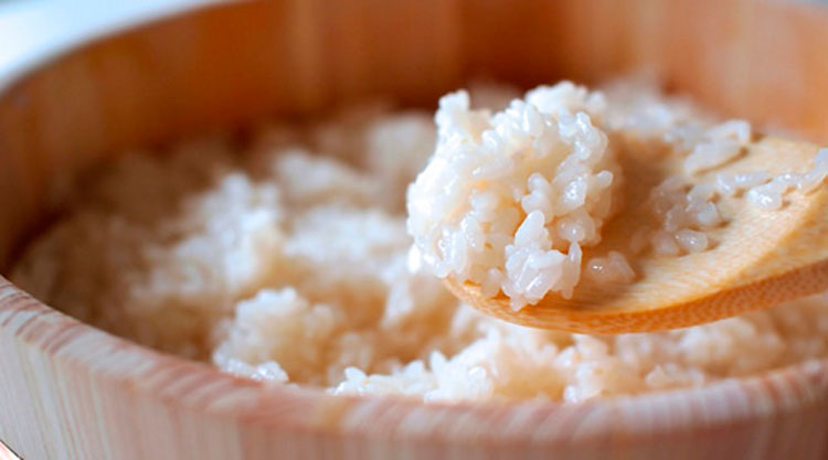 Cómo hacer arroz para sushi en arrocera eléctrica