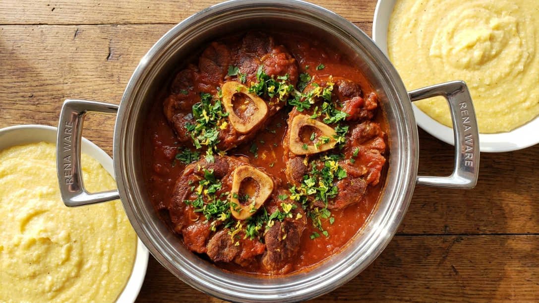 Osobuco de res braseado con gremolata de limón y perejil al estilo italiano
