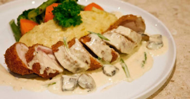 Cordon bleu de pollo en salsa de vino blanco