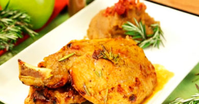 Chuletas de cerdo en mantequilla de romero