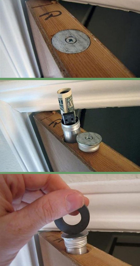 ¿Quien sospecha de la puerta? Esta ingeniosa idea requiere un tubito de aluminio, una chapa atornillada a la tapa del tubito y un agujero en la chapa de la puerta