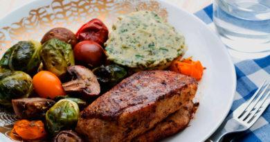 Pollo con tricolor de verduras y mantequilla de hierbas