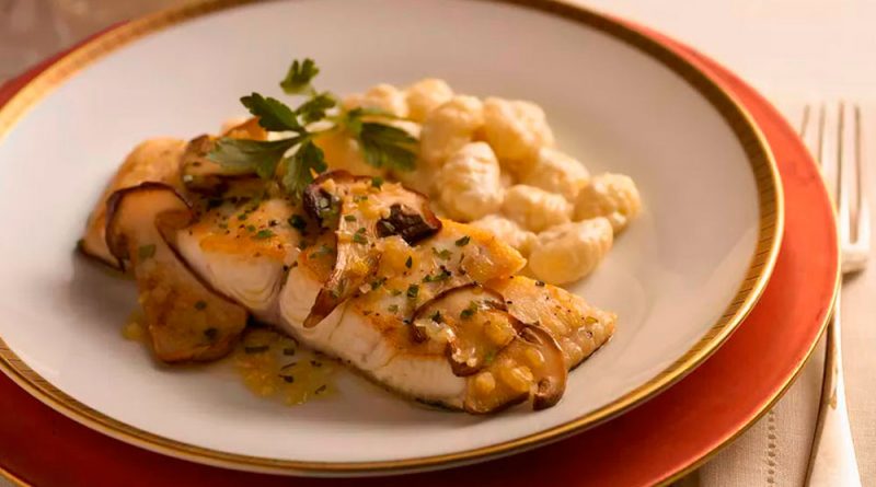 Pescado al vino blanco con champiñones
