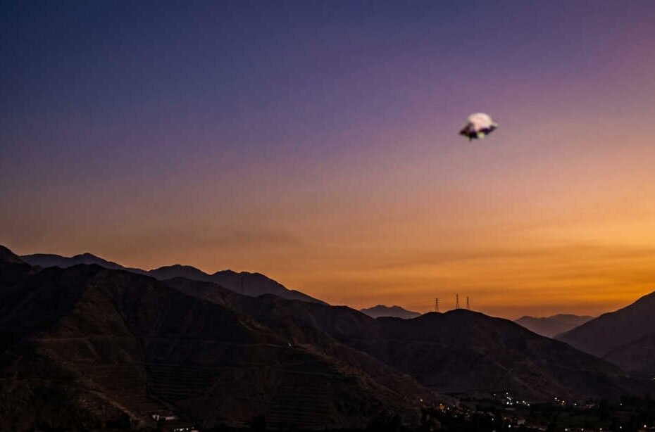 Objeto volador no identificado captado sobre el cielo de Chosica, Lima, Perú.