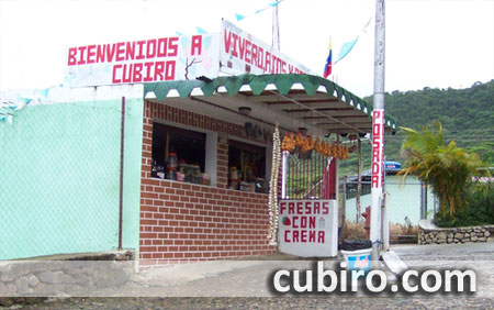 Tienda de dulces y fresas con crema en Cubiro