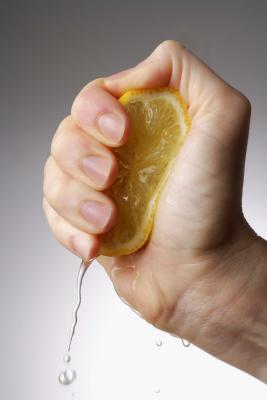 el limon tiene propiedades desintoxicantes para nuestro organismo